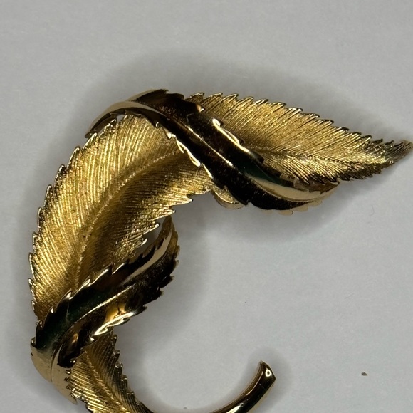 Vintage Monet Swirl Pin - Picture 3 of 7